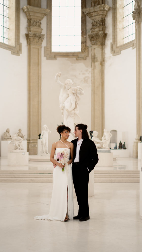 shooting inspiration mariage musee mariage elegant minimaliste maries