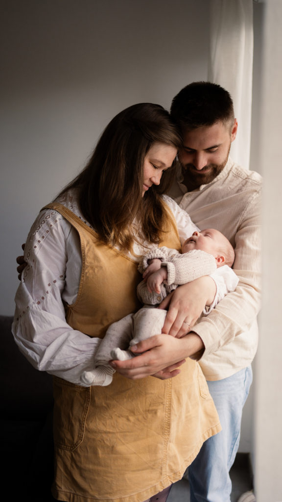 Famille photographiée par un photographe professionnel à Lille à domicile