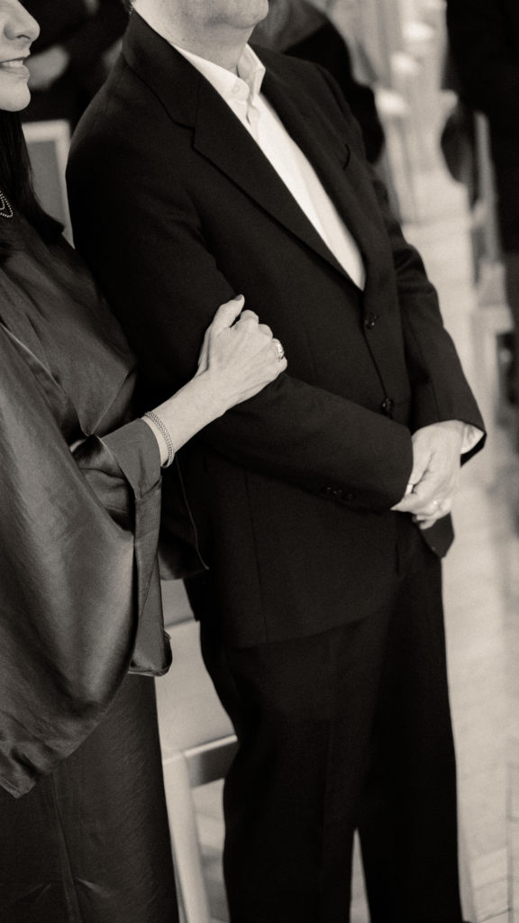 Couple de mariés pour leur mariage civil à Lille par une photographe