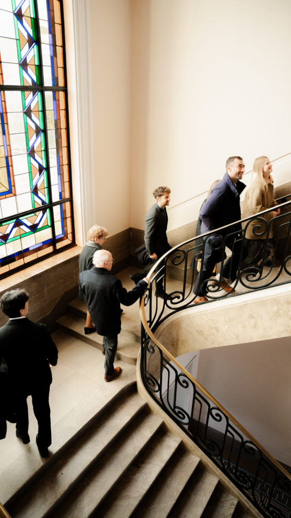 Couple de mariés pour leur mariage civil à Lille par une photographe
