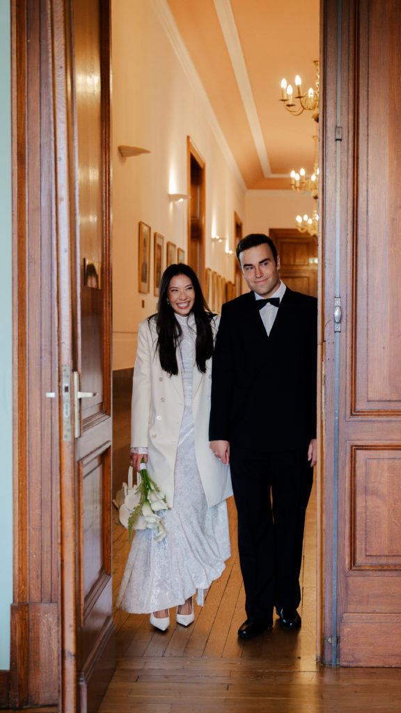 Couple de mariés pour leur mariage civil à Lille par une photographe