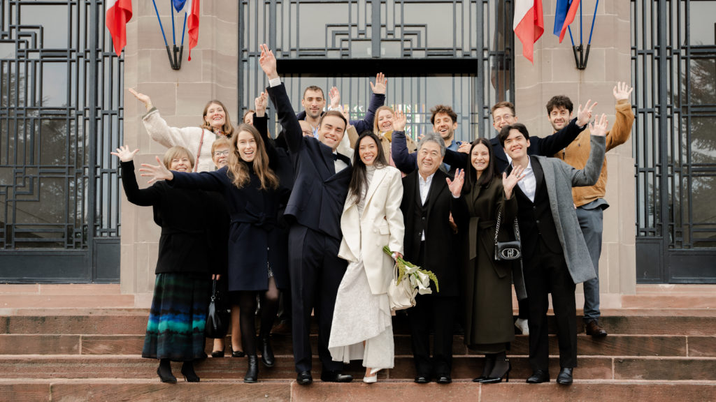 Couple de mariés pour leur mariage civil à Lille par une photographe